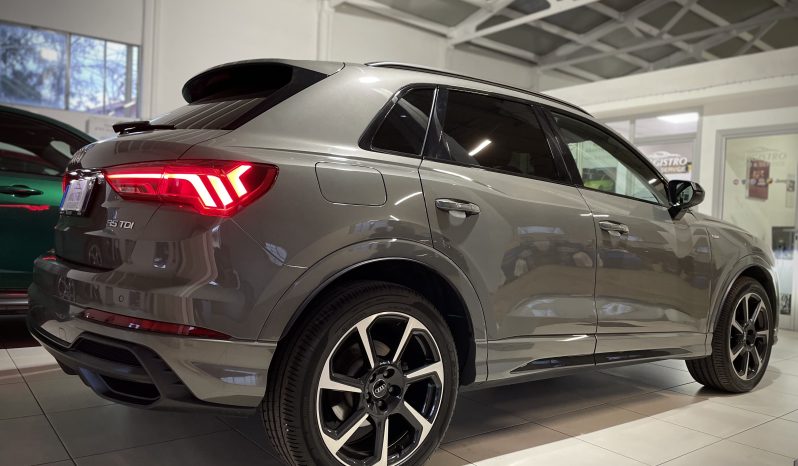 
								AUDI Q3 S-line Identity Black 35 TDI 2.0 150 CV S-tronic full									