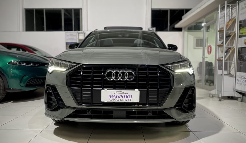 
								AUDI Q3 S-line Identity Black 35 TDI 2.0 150 CV S-tronic full									