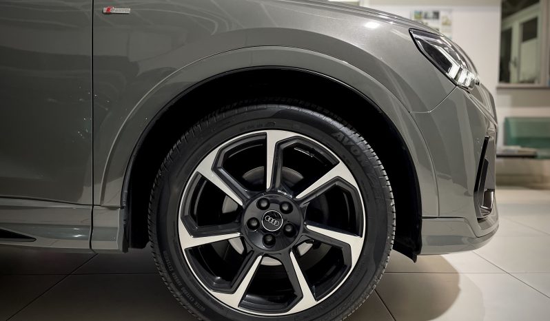 
								AUDI Q3 S-line Identity Black 35 TDI 2.0 150 CV S-tronic full									