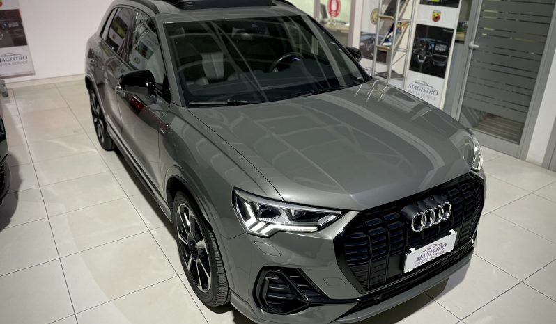 
								AUDI Q3 S-line Identity Black 35 TDI 2.0 150 CV S-tronic full									