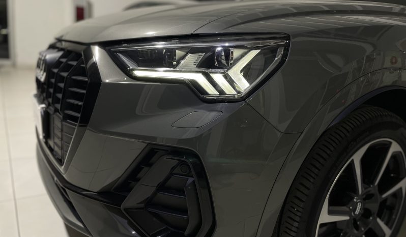 
								AUDI Q3 S-line Identity Black 35 TDI 2.0 150 CV S-tronic full									