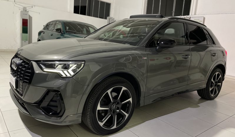 
								AUDI Q3 S-line Identity Black 35 TDI 2.0 150 CV S-tronic full									