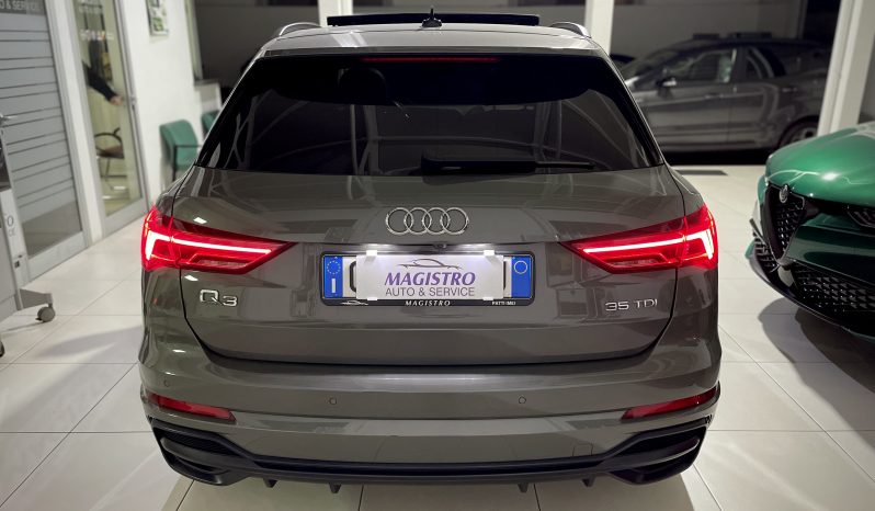 
								AUDI Q3 S-line Identity Black 35 TDI 2.0 150 CV S-tronic full									