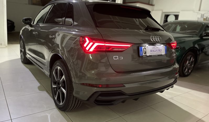 
								AUDI Q3 S-line Identity Black 35 TDI 2.0 150 CV S-tronic full									