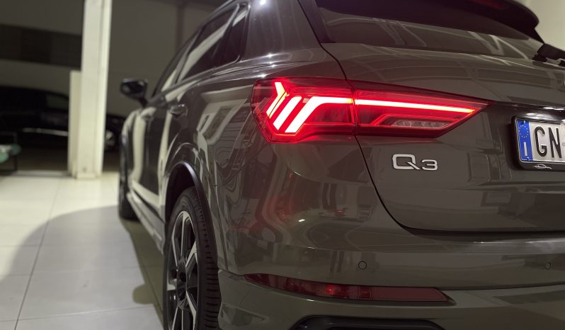 
								AUDI Q3 S-line Identity Black 35 TDI 2.0 150 CV S-tronic full									