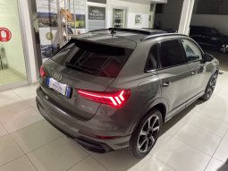 
										AUDI Q3 S-line Identity Black 35 TDI 2.0 150 CV S-tronic full									