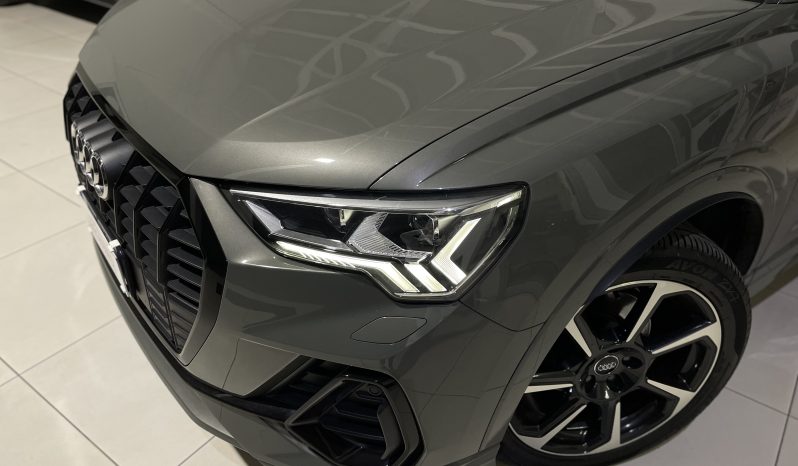 
								AUDI Q3 S-line Identity Black 35 TDI 2.0 150 CV S-tronic full									