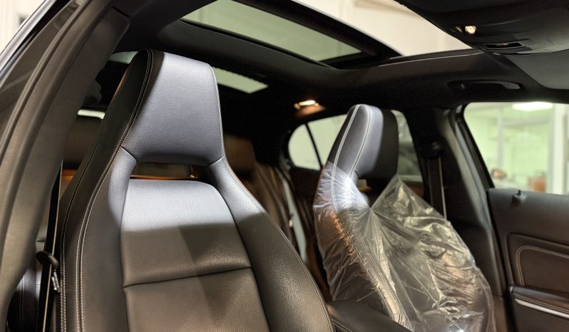 
								Mercedes-Benz GLA 200d Automatic EDITION Premium AMG Pack NIGHT full									