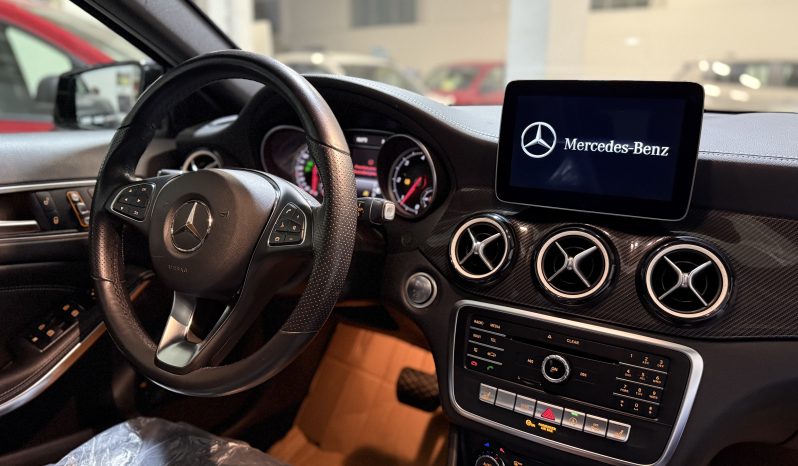 
								Mercedes-Benz GLA 200d Automatic EDITION Premium AMG Pack NIGHT full									