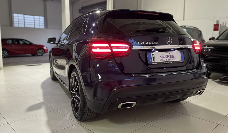 
								Mercedes-Benz GLA 200d Automatic Premium AMG Night Edition full									