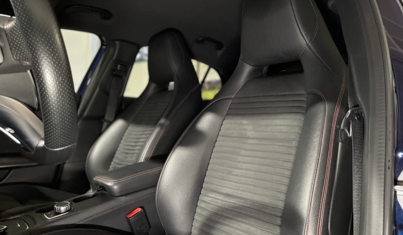 
								Mercedes-Benz GLA 200d Automatic Premium AMG Night Edition full									