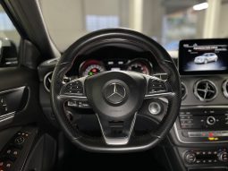 
										Mercedes-Benz GLA 200d Automatic Premium AMG Night Edition full									
