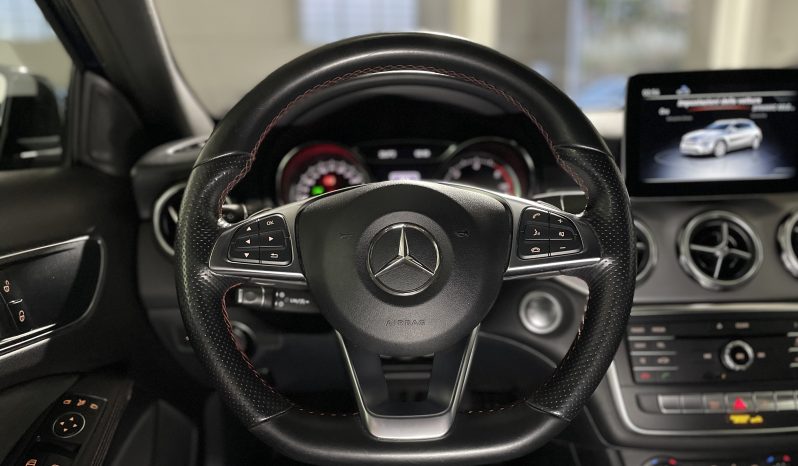 
								Mercedes-Benz GLA 200d Automatic Premium AMG Night Edition full									