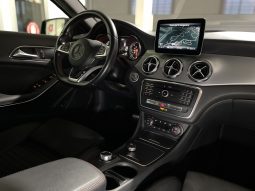 
										Mercedes-Benz GLA 200d Automatic Premium AMG Night Edition full									