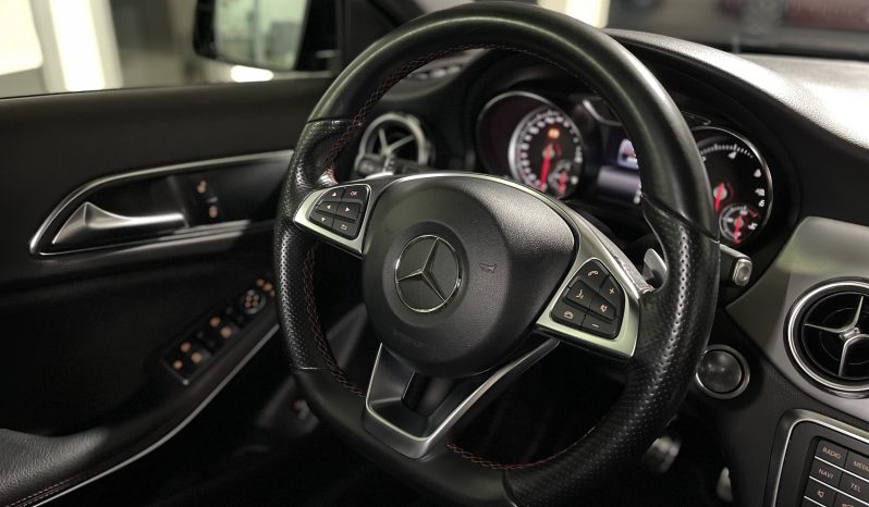 
								Mercedes-Benz GLA 200d Automatic Premium AMG Night Edition full									