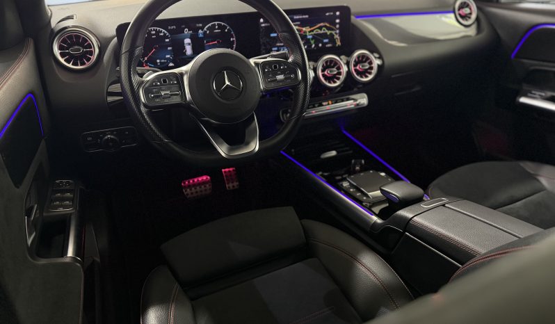 
								Mercedes-Benz GLA 200d Automatic Premium AMG full									