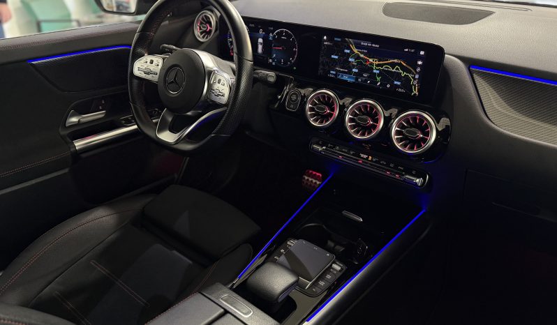 
								Mercedes-Benz GLA 200d Automatic Premium AMG full									