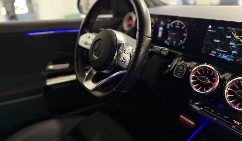 
								Mercedes-Benz GLA 200d Automatic Premium AMG full									