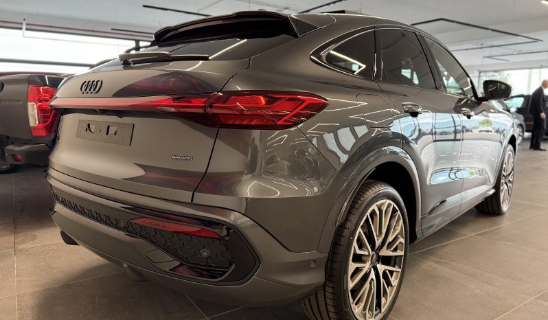 
								AUDI Q5 SPB S-Line Identity Black TDI QUATTRO MY25 full									