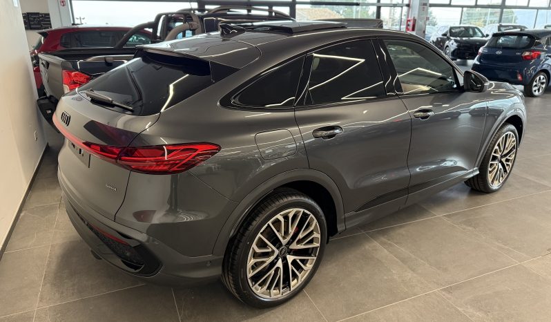 
								AUDI Q5 SPB S-Line Identity Black TDI QUATTRO MY25 full									