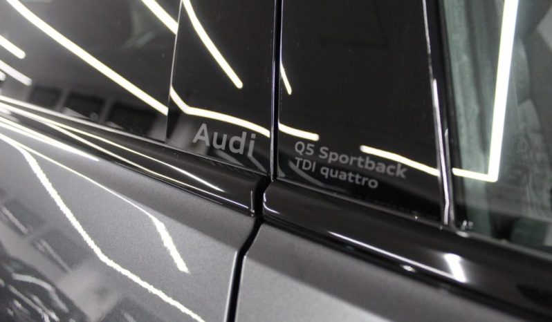 
								AUDI Q5 SPB S-Line Identity Black TDI QUATTRO MY25 full									