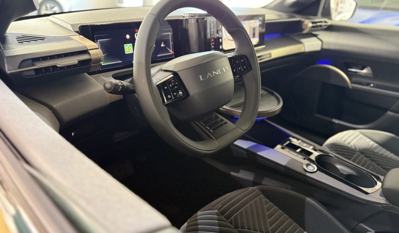 
								New Lancia Ypsilon LX MY26 Hybrid 1.2 110 CV e-DCT full									