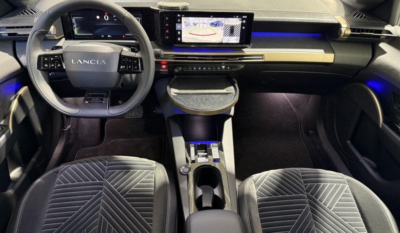 
								New Lancia Ypsilon LX MY26 Hybrid 1.2 110 CV e-DCT full									